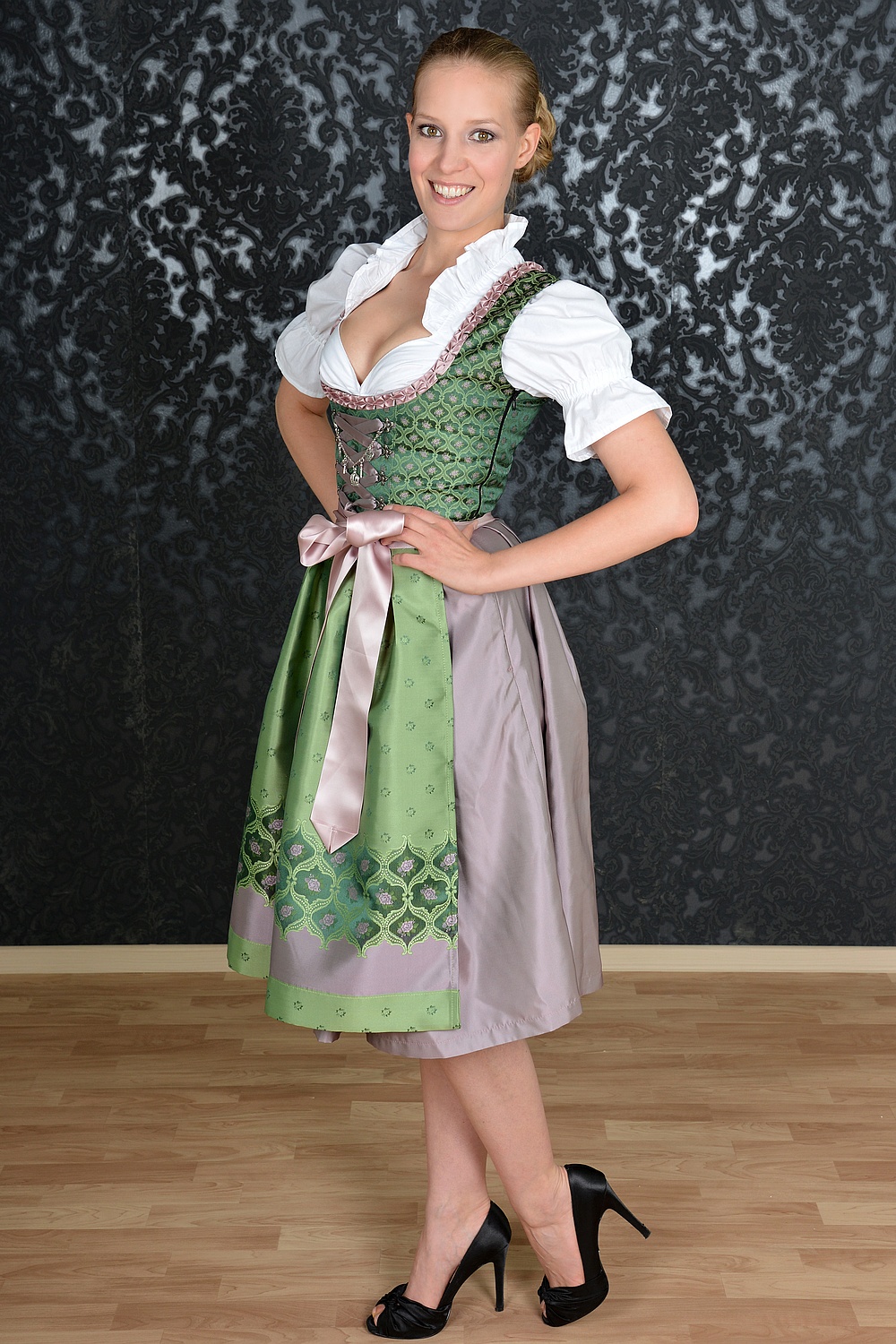 Made in Germany Dirndl frühlingsgrün rosé