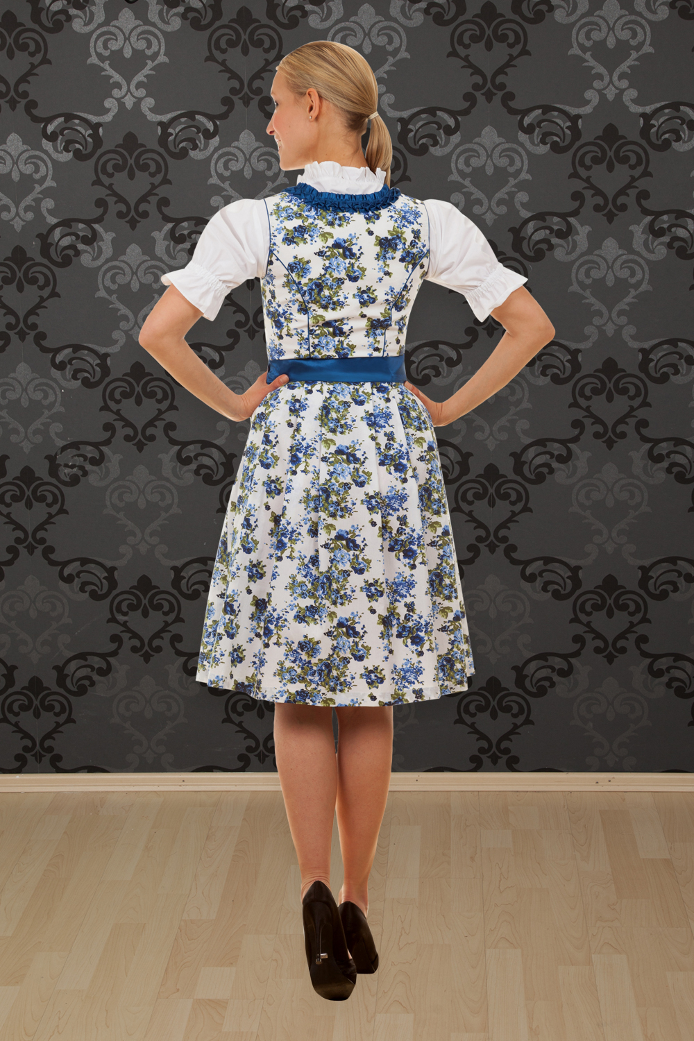 Midi Dirndl Estefania Blumen blau