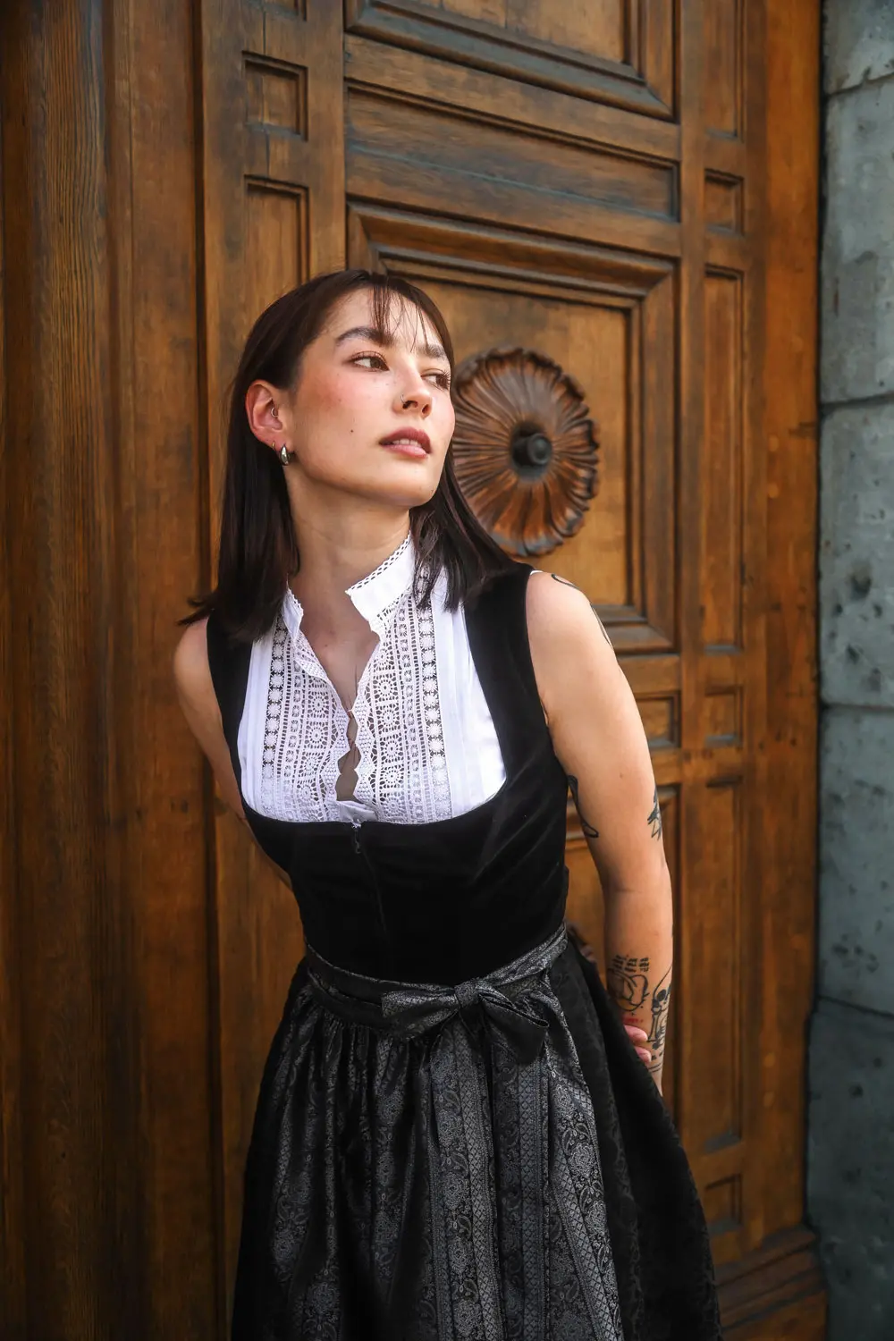 Midi Dirndl Evi Samt Schwarz - fällt eine Nr. größer aus!