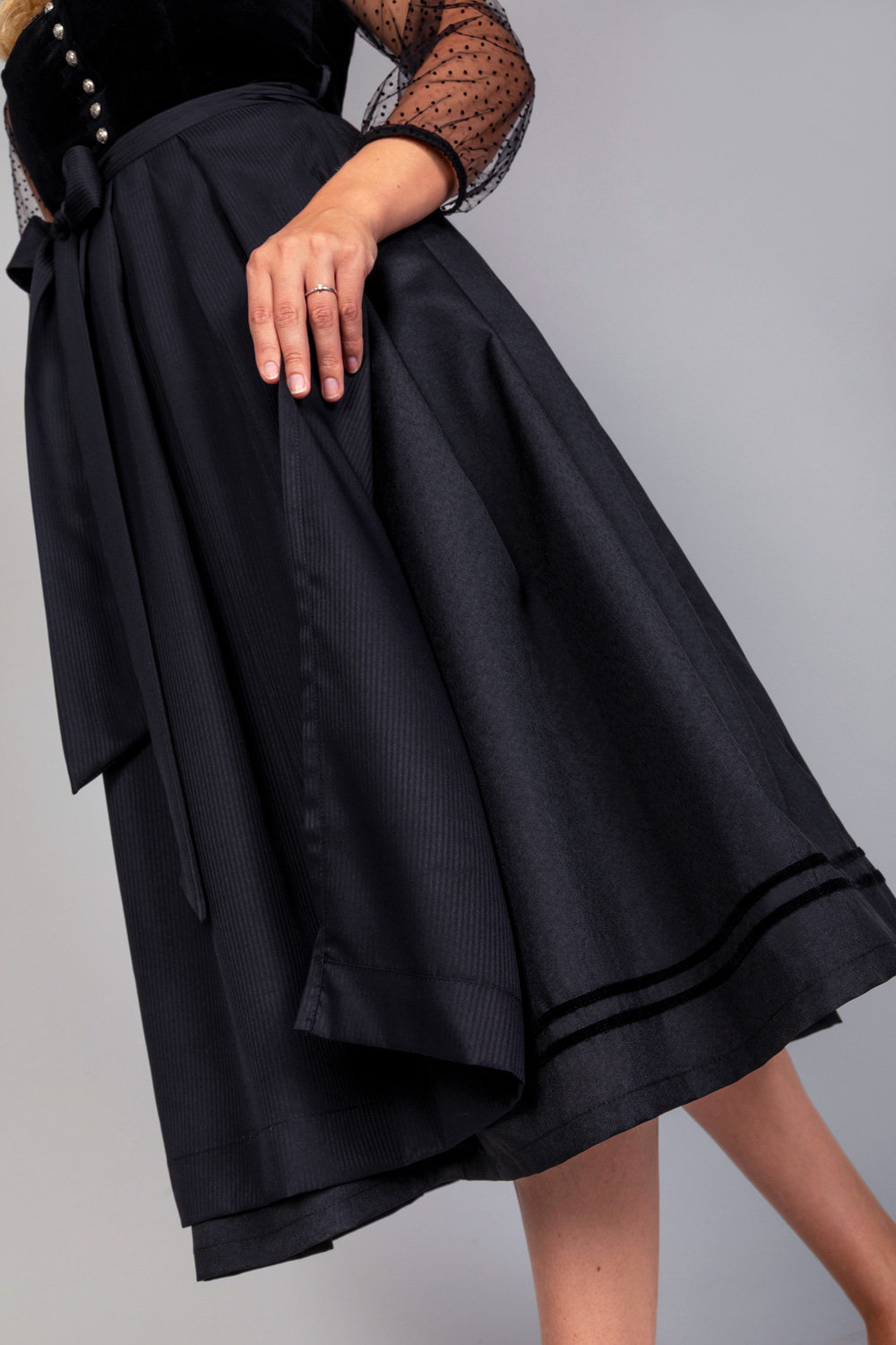 Langes Dirndl Irene Samt Schwarz