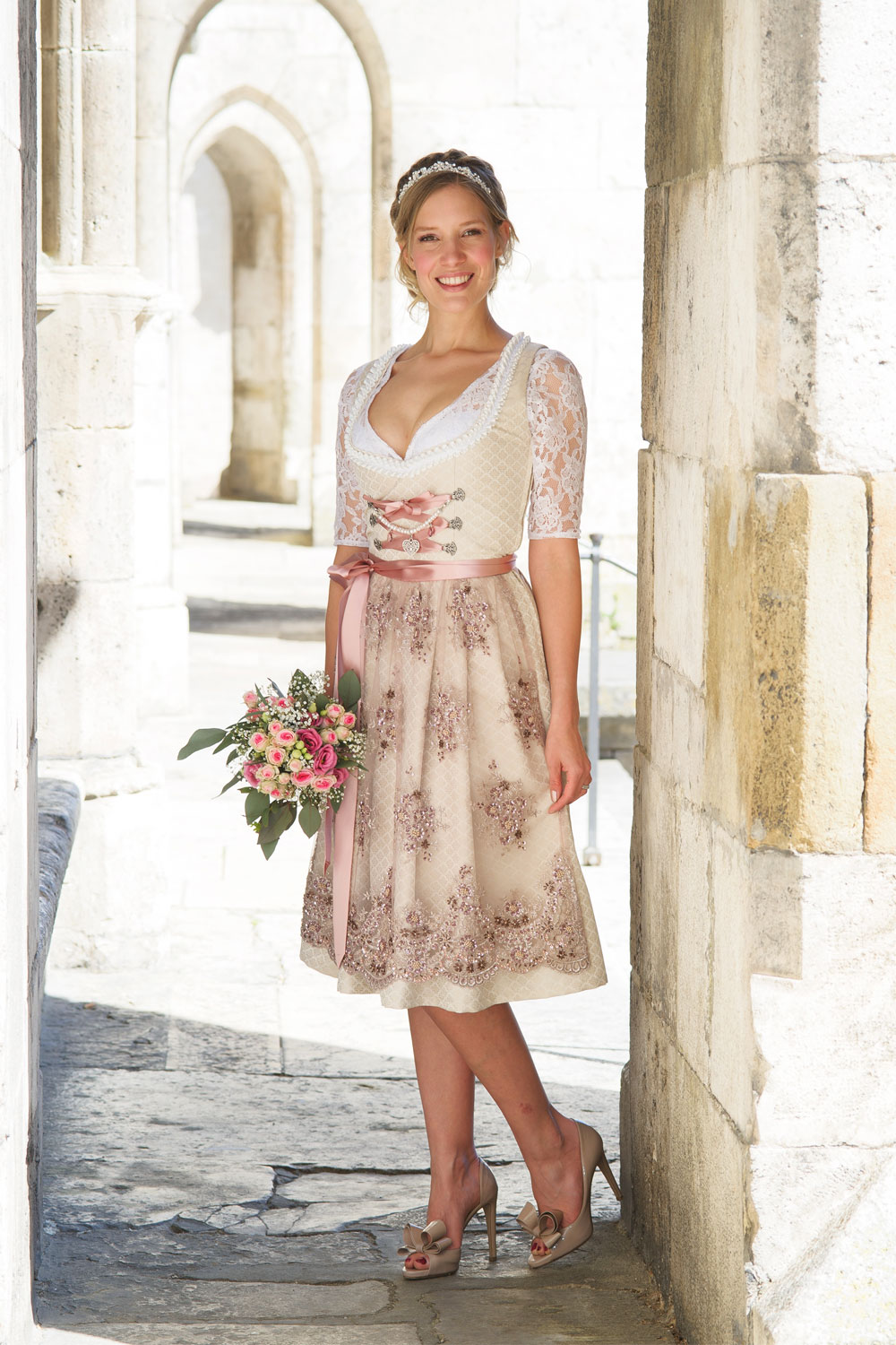 brautdirndl-cecilia-draussen-1