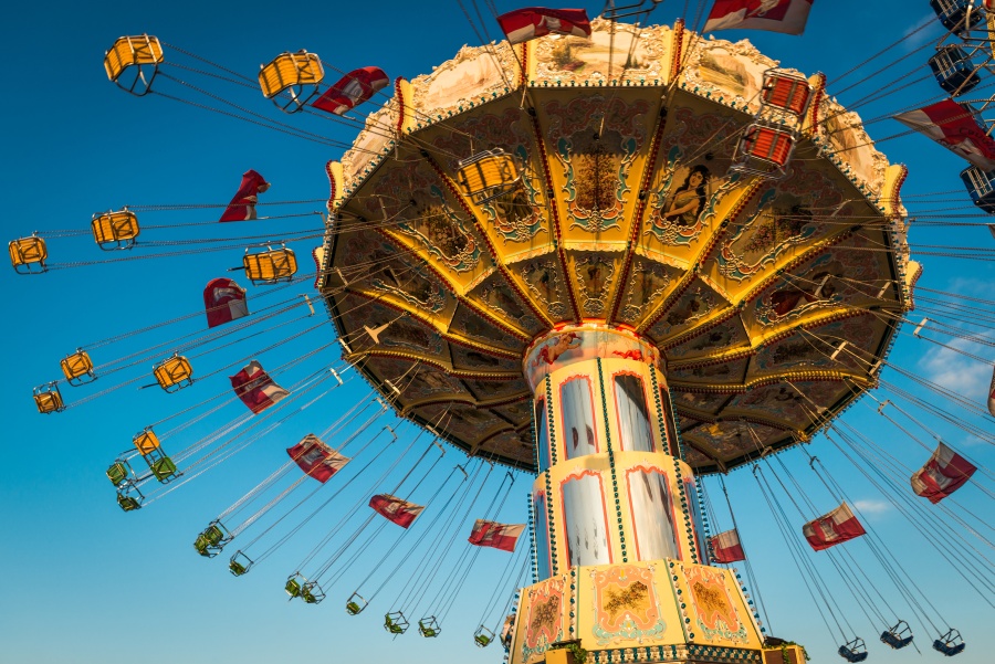 volksfest-karussel