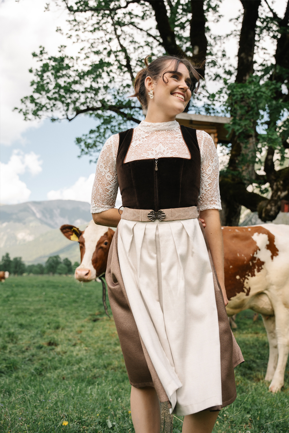 Samtdirndl braun