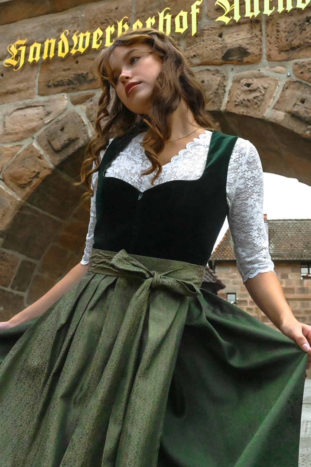Dirndlbluse Thesi