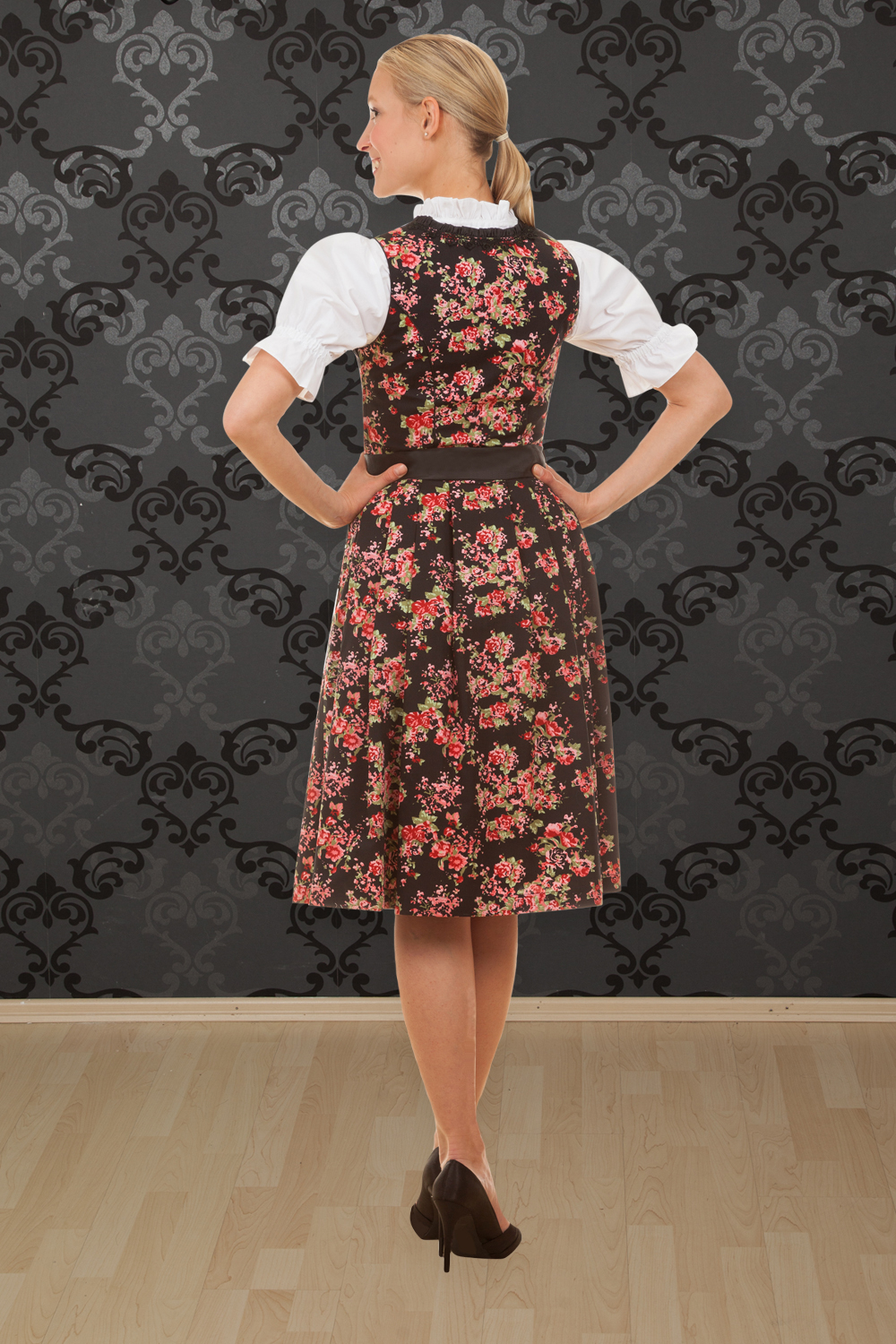 Midi Dirndl Estefania Blumen schwarz